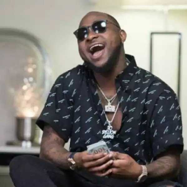 Davido Surprises His Gang With The Latest iPhone